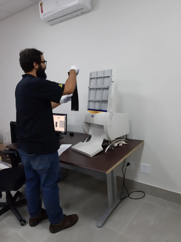 digitalização de filme radiográfico superexposto